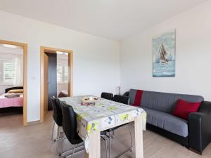 Simplistic Apartment in Neviđane with Balcony - 4hvězdičkové hotely ve městě Neviđane