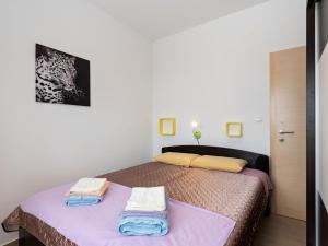 Simplistic Apartment in Neviđane with Balcony