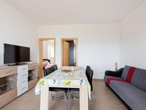 Simplistic Apartment in Neviđane with Balcony