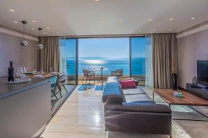 BEACH FRONT VILLA FRAN - DELUXE PENTHOUSE SUITE with private pool