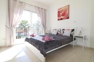 Cyking 2 bed Apartment with pool & 10 min to beach