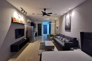 SS15 Courtyard Sunway Newly renovated Studio in First Subang Netflix 65inch TV
