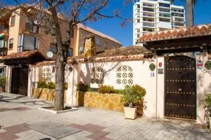 Fantastic chalet 5 mins away from the beach by easyBNB - Torremolinos