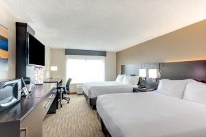Queen Room with Two Queen Beds - Mobility Access Tub/Non-Smoking room in Holiday Inn Express Hotel & Suites Bethlehem an IHG Hotel