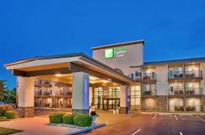 Holiday Inn Express Hotel & Suites Branson 76 Central by IHG - Branson