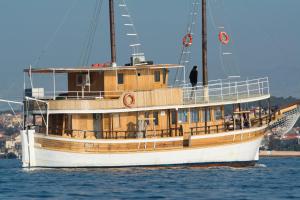 Rhythm Floating Hostel - Zadar