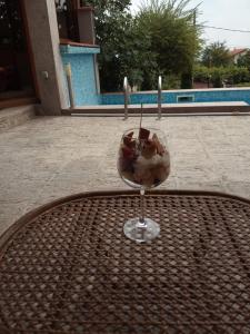 Villa "MEGGI" Овчаровски плаж - басейн, барбекю