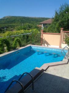 Villa "MEGGI" Овчаровски плаж - басейн, барбекю