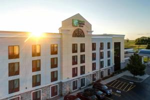 Holiday Inn Express and Suites Batavia by IHG