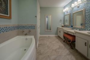 Two-Bedroom Signature Villa Two King Beds  room in Holiday Inn Club Vacations Galveston Seaside Resort an IHG Hotel
