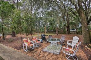 Apartment room in Pet-Friendly Home Short Walk to Scenic Overlook!