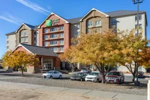 Holiday Inn Express Hotel & Suites Albuquerque Midtown by IHG - بيرناليلو