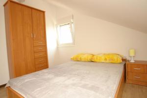 Two-Bedroom Apartment with Terrace and Sea View room in Apartments by the sea Mandre Pag - 12969