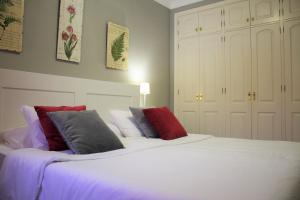 Mar y piscina en Costa del Silencio