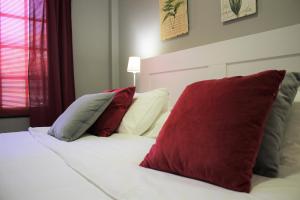 Mar y piscina en Costa del Silencio