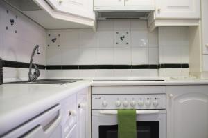 Mar y piscina en Costa del Silencio