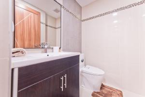 CONTEMPORARY Studio in Laguna Beach 3.