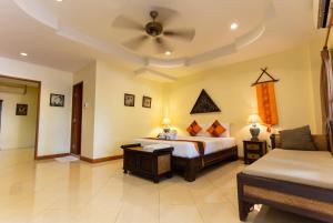 Chang Charlie Inn, Boutique