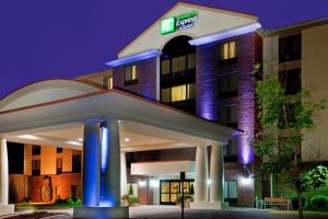 Holiday Inn Express & Suites Chesapeake by IHG - 2hvězdičkové hotely ve městě Chesapeake