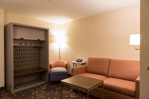 King Suite room in Holiday Inn Hotel & Suites - Mount Pleasant an IHG Hotel