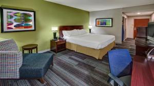 King Room - Non-Smoking room in Holiday Inn Express & Suites Cookeville an IHG Hotel