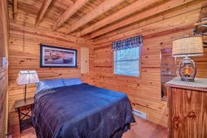 Quiet and Private Cabin about 5 Mi to Dale Hollow Lake!