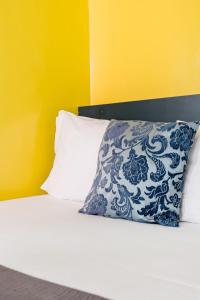 Avenida da Liberdade Area, Bright and Newly Renovated 2 Bedroom Apartment, Lisbon Historical Center