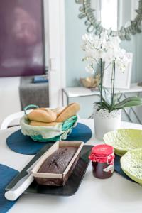 Avenida da Liberdade Area, Bright and Newly Renovated 2 Bedroom Apartment, Lisbon Historical Center