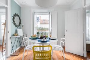 Avenida da Liberdade Area, Bright and Newly Renovated 2 Bedroom Apartment, Lisbon Historical Center
