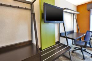 Standard Queen Room with Two Queen Beds room in Holiday Inn Express & Suites Chicago-Midway Airport an IHG Hotel