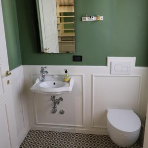 Cama en habitación femenina compartida de 4 camas