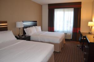 Twin Room - Disability Access room in Holiday Inn Express & Suites Golden an IHG Hotel