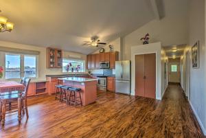 Serene Manoa Valley Home with Tropical Mtn Views!