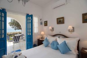 Seaview beautiful house with 2 bedrooms in Molos Paros Greece