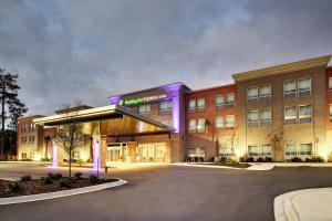 Holiday Inn Express & Suites Charleston NE Mt Pleasant US17 by IHG