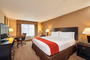 King Room room in Holiday Inn Express & Suites El Paso Airport an IHG Hotel