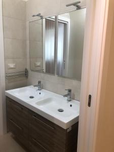 Camera Matrimoniale con Bagno in Comune