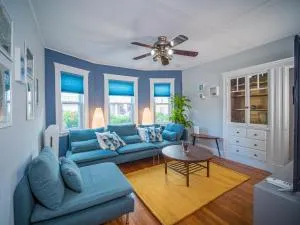Cozy House Stylish near Harvard Tufts w Parking - Chelsea