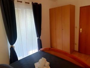 One-Bedroom Apartment with Sea View room in Apartments Dolac