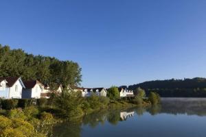 Appt HAMEAU DU LAC (apt 142) avec piscine et vue sur le lac