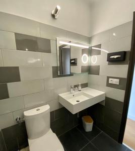 Hotels Hotel Courbet : photos des chambres