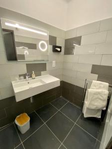 Hotels Hotel Courbet : photos des chambres