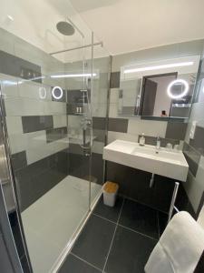 Hotels Hotel Courbet : photos des chambres
