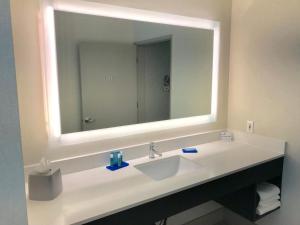 One-Bedroom King Suite room in Holiday Inn Express & Suites Tracy an IHG Hotel