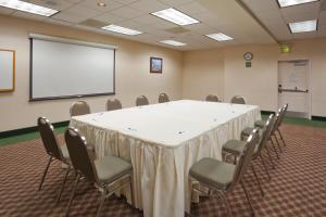Holiday Inn Express & Suites Tracy by IHG