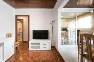 Atiko in the city center on 2 lines of the sea!