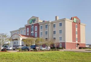 Holiday Inn Express Hotel & Suites Byram by IHG
