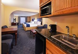 Queen Suite room in Holiday Inn Express Hotel & Suites Corpus Christi Northwest an IHG Hotel