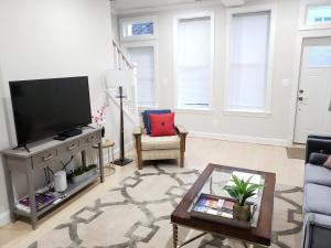 Spacious & Bright home In Bloomingdale Truxton DC