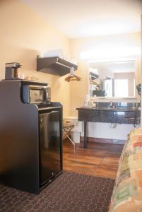 Super 8 by Wyndham KissimmeeMaingateOrlando Area